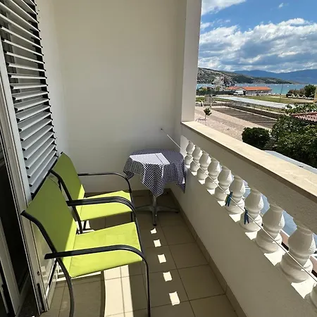 Haus Lucija Bed & Breakfast 3*