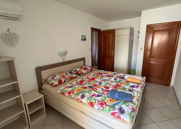 Bed & Breakfast Haus Lucija 3*