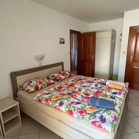Bed & Breakfast Haus Lucija 3*