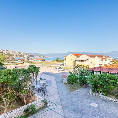 Haus Lucija Bed & Breakfast 3*