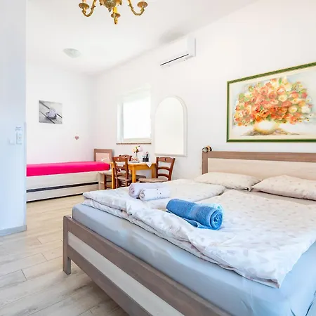 Haus Lucija 3*