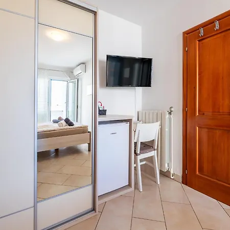 Bed and Breakfast Haus Lucija 3*