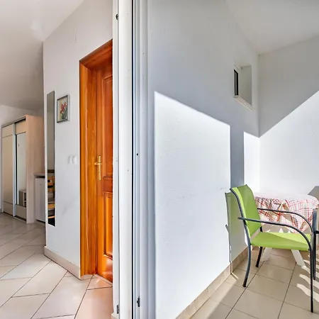 Haus Lucija Bed and Breakfast 3*