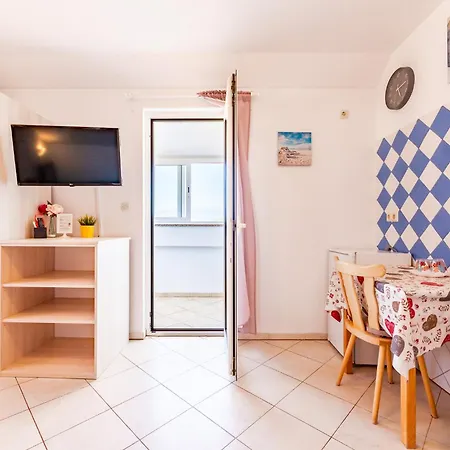 Bed and Breakfast Haus Lucija 3*