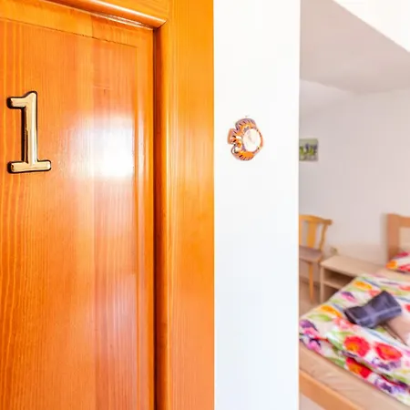 Bed and Breakfast Haus Lucija 3*