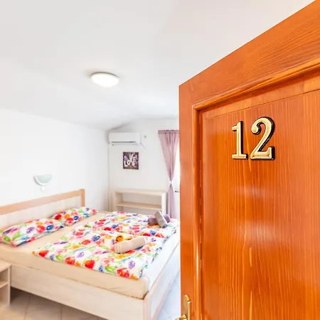 Bed & Breakfast Haus Lucija 3*