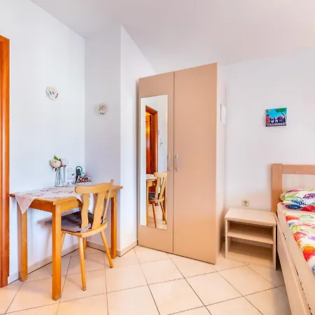 Bed and Breakfast Haus Lucija 3*