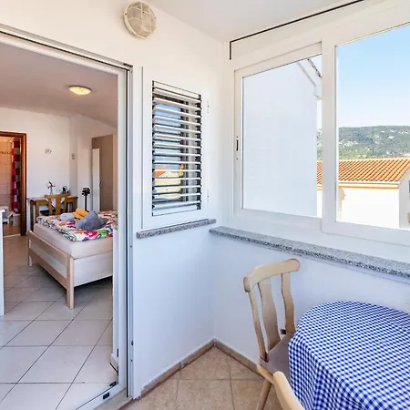 Haus Lucija Bed and Breakfast 3*